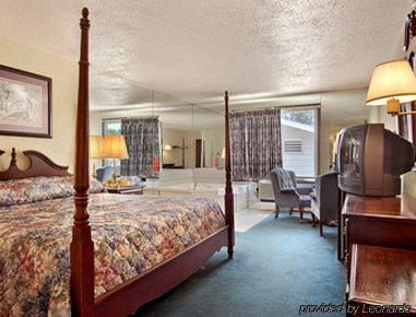 Super 8 By Wyndham Sturgeon Bay Hotel Szoba fotó